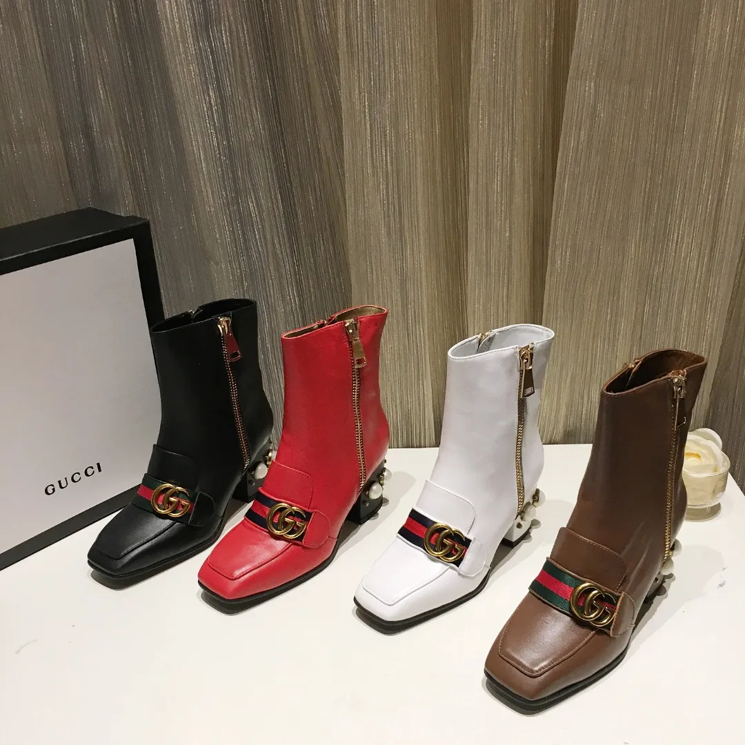 👟👟Ex-factory price 540👟👟 Classic version of GUCCI [Lightning] [Lightning] The latest autumn and winter new style 7-inch short boots [Love] The must-sell model in the picture above [Love] The original shoe last effect is great [Strong] The heel is also the original shoe 1:1 big pearl that fits the heel 100% 👻 Not the cheap small pearl on the market 🎉 The imported fabric is full-grain cowhide 🎁The texture is very beautiful💝Pay special attention to the fact that the inner pads are all imported sheepskin. The heel height is 7 cm. 35--40 in full package.